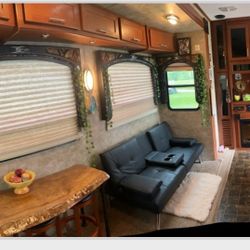 KZ360 Keystone fusion 5th wheel Toy Hauler
