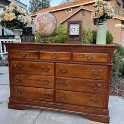 Solid Wood 9 Drawer Dresser Chest of Drawers by Sumter Furniture USA MADE 