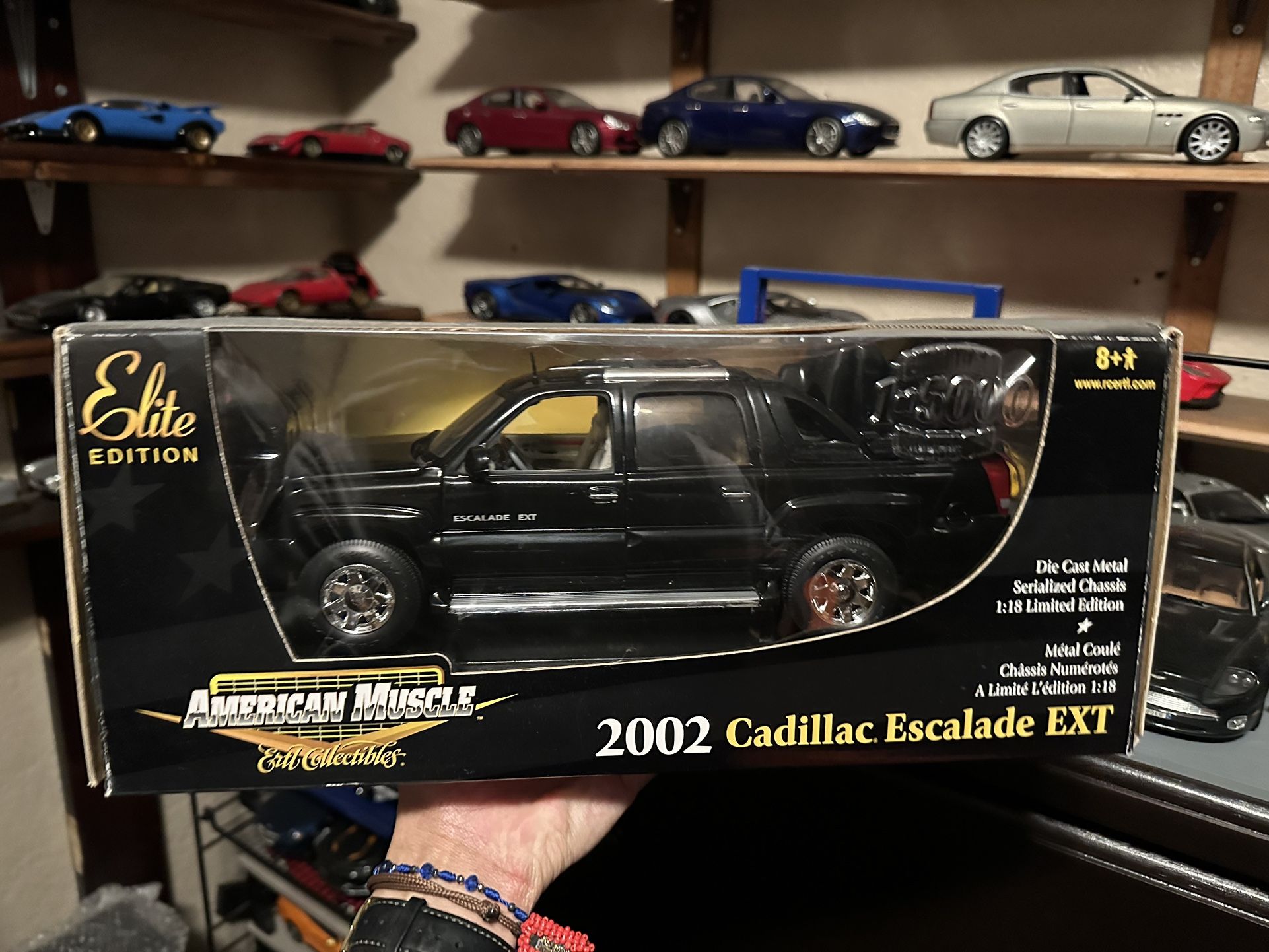 1/18 scale Cadillac Escalade EXT Diecast