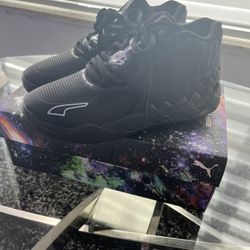 Puma Lemelo Ball MB.01 (size 8)