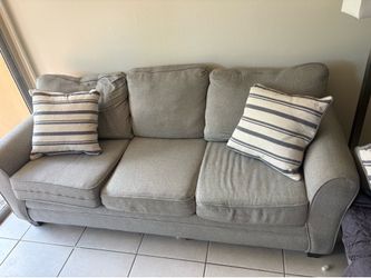 Modern Gray Fabric Couch w/ Accent Pillows – Clean & Comfortable