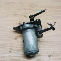 1967 Mercedes Benz 200D Windshield Wipers Motor.