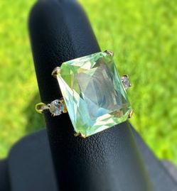 Vintage Jewelry 10k solid yellow gold jade stone 7.00CTW ring size 6.50