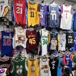 Basketball 🏀 Baseball ⚾️ Football 🏈 & Soccer ⚽️ Jerseys