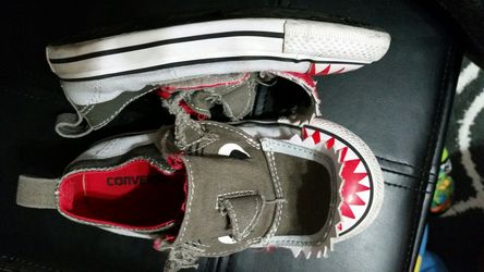 Kids shark converse