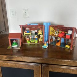 Little People Vintage House 
