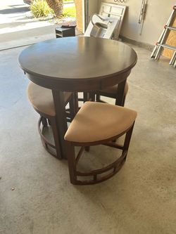 Round Bar Height Table with 4 Stools