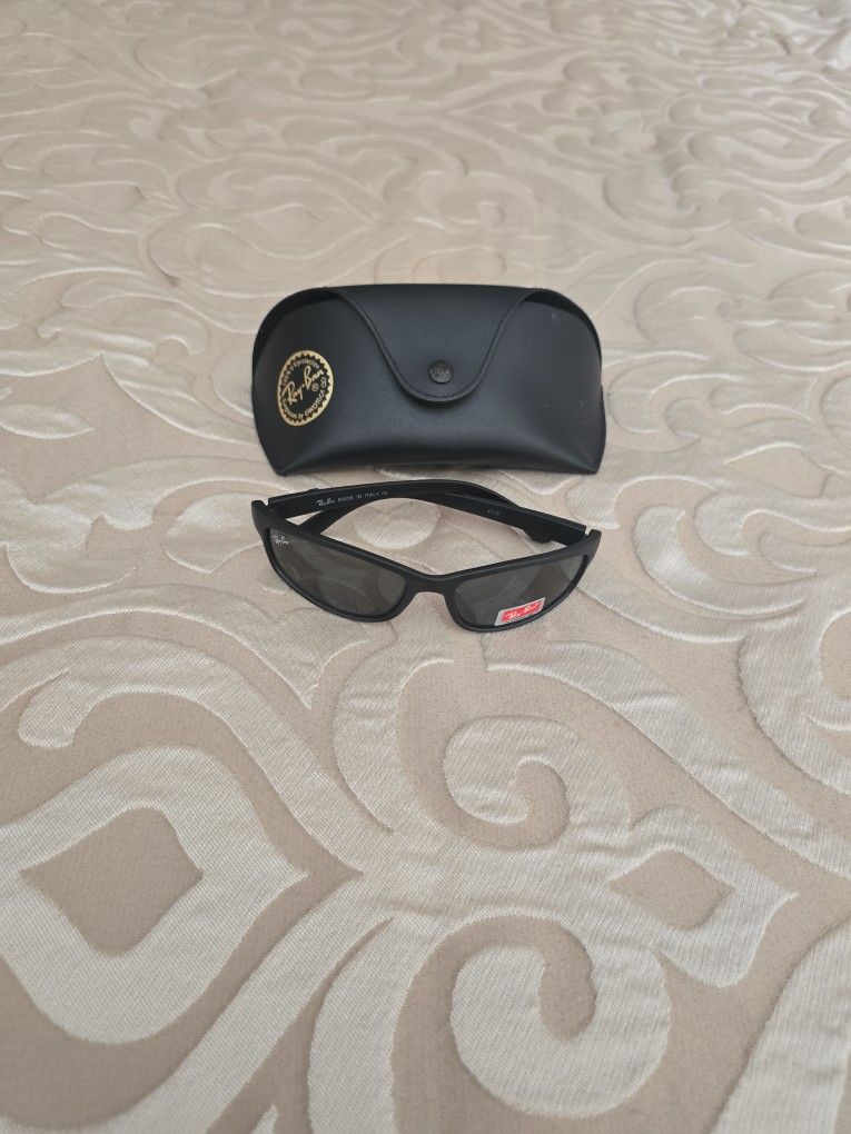 BRAND NEW KIDS RAY BAN GLASSES WITH CASE