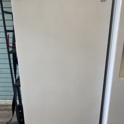 LIKE NEW !! Kenmore Freezer Delivery Available For small fee🚛