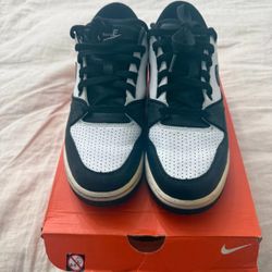 Nike Air Assault Size 9.5 US White & Blk Leather Sneakers