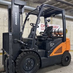 NEW! Dooosan forklift for sale, 5500 lb capacity 