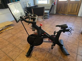 PELOTON NEW NEVER USED