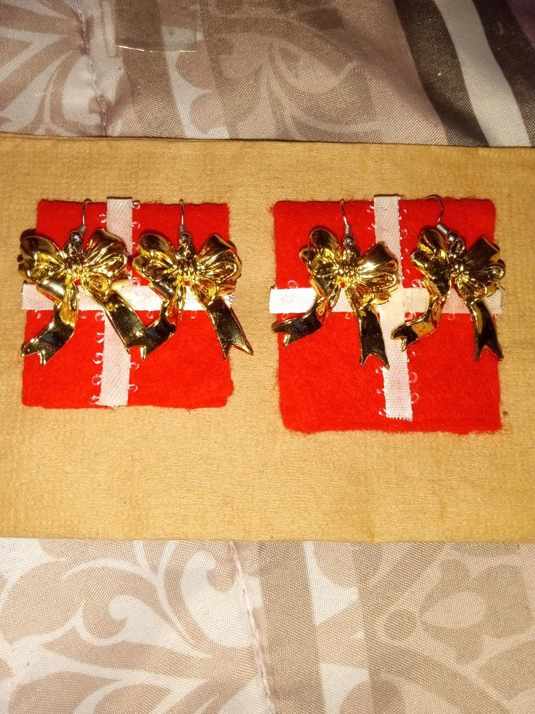 New $5 Gold Ribbons Earrings 