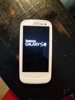 Samsung Galaxy S3 cell phone white with Mophie battery case