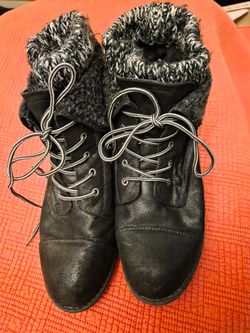 Women boots - size 9M