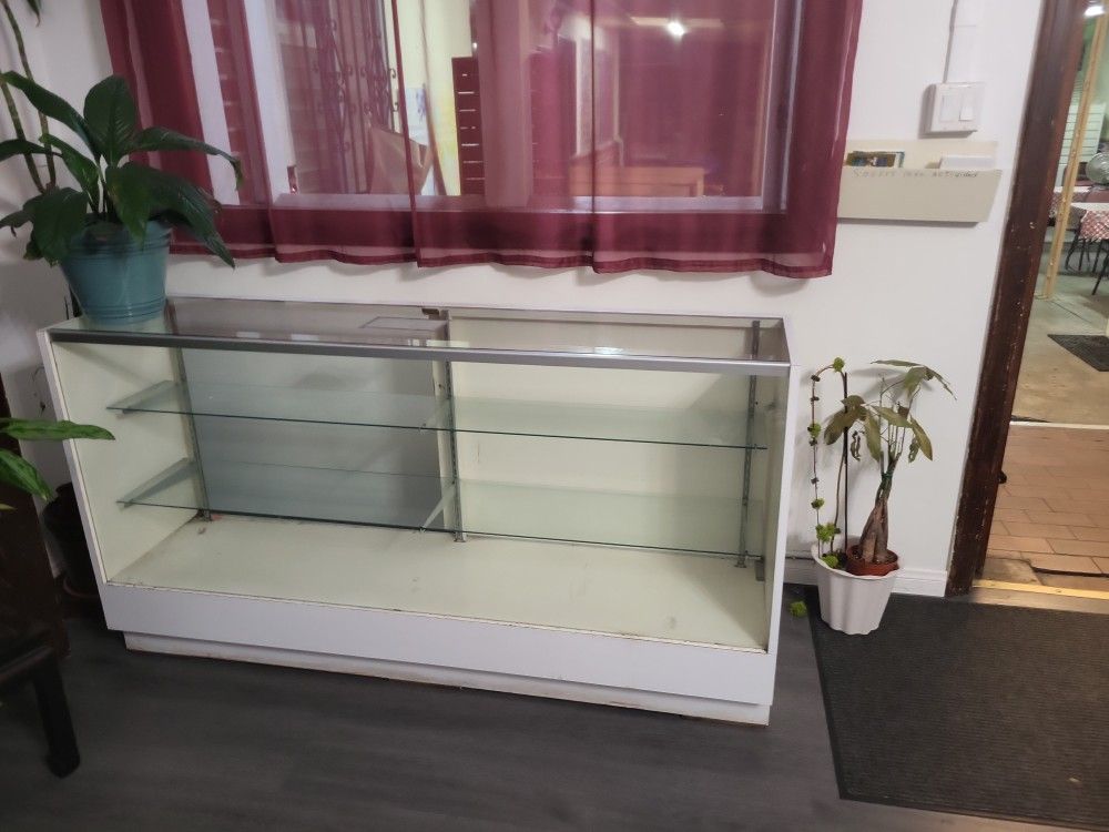 Free DISPLAY CASE