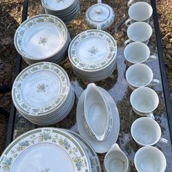 Four Crown China Barclay 519 Japan White Floral Porcelain Dinner Set 84-Pieces 