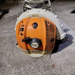STIHL  BLOWER  COMMERCIAL  BR 600 WORKS  GOOD 