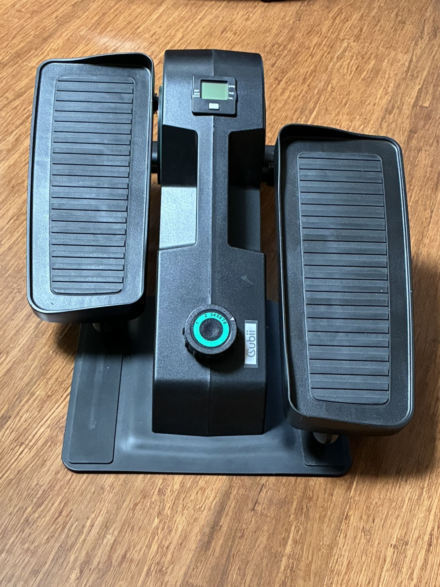 Cubii F3A2 Under Desk Elliptical - Full Size