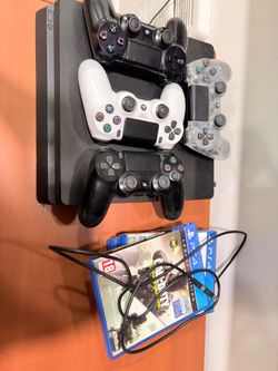 🎮 PS4 Slim Bundle – 4 Controllers + 5 Games 🎮