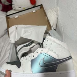 Jordan 1 Mid SE Phantom Iridescent