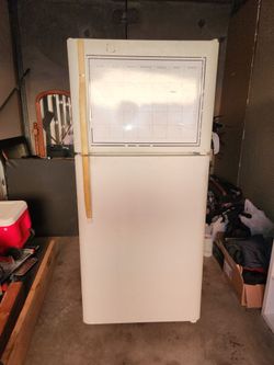 White Top-Freezer Refrigerator