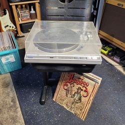 JVC Turntable w/NEW Cartridge and Stylus + Vinyl