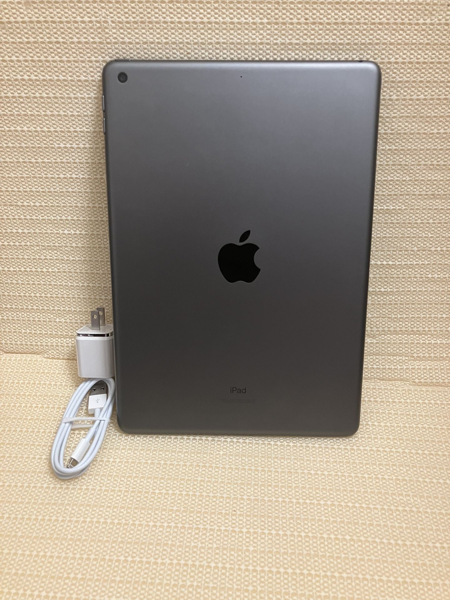 iPad 9 Gen, 64gb Like New - $160 Firm No Trade 