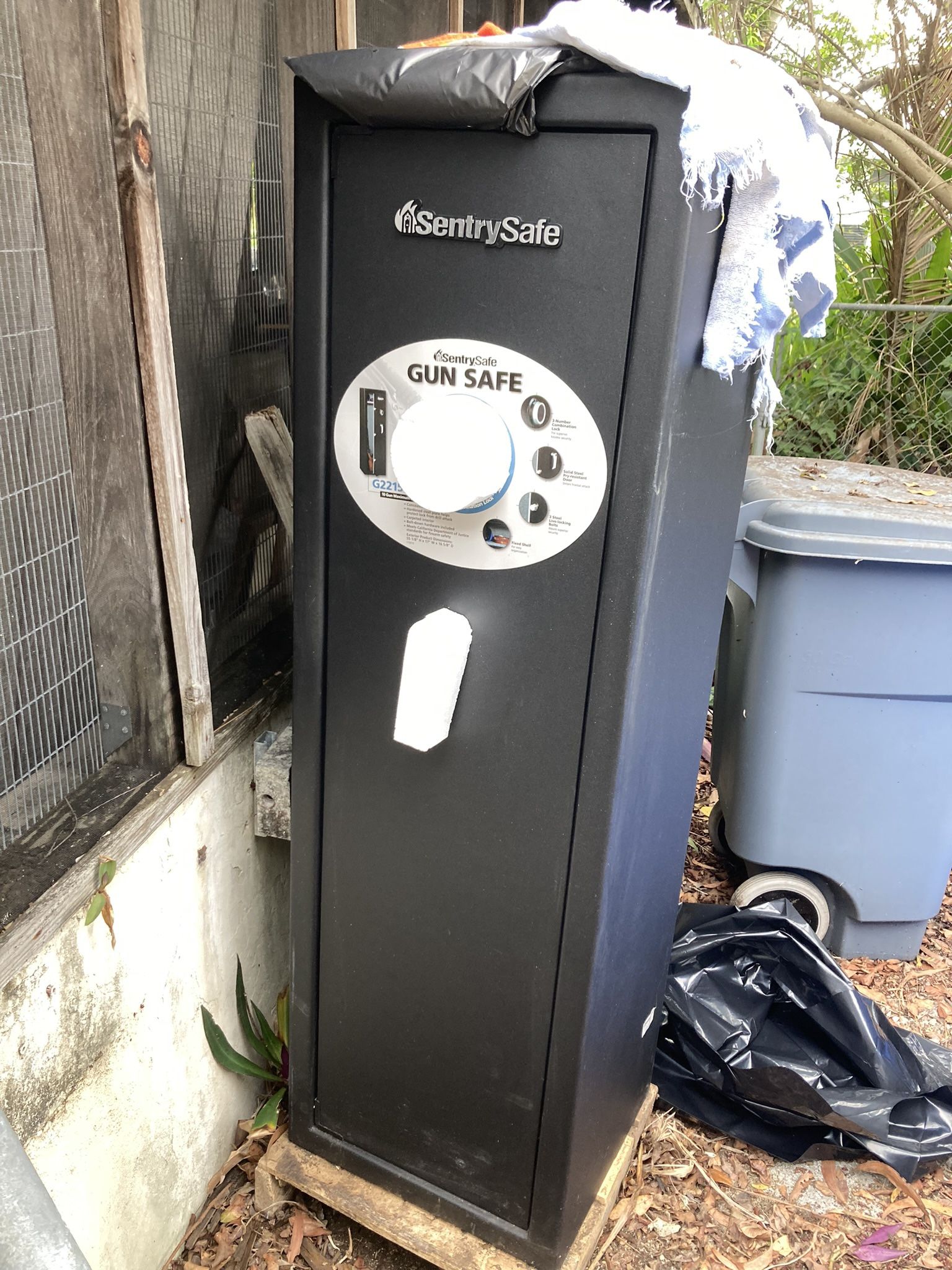 Gun Safe - 10-gun, Sentry Model G2215-2ST - New (from Storage) With Instruction Manual, Electronic Lock-combination, Carpeted Interior, Fire Proof