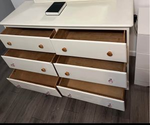 Dresser Good 😊 Condition 