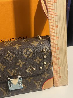 Louis Vuitton Small Chain Crossbody for Sale in Palos Park, IL - OfferUp