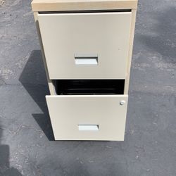 Locking 2 Drawer File Cabinet (Chico)
