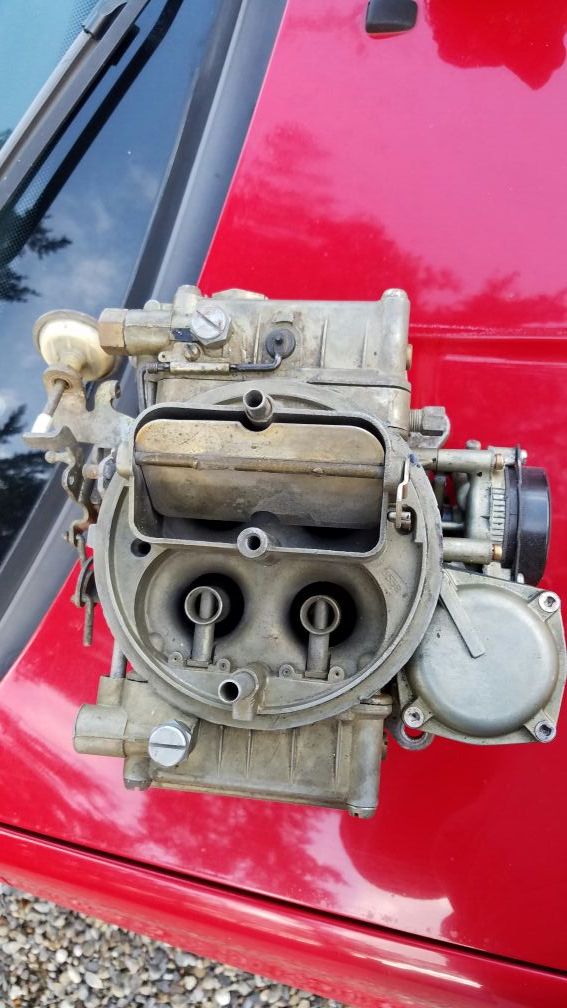 Holley 450 CFM 4bbl vacuum secondary carburetor. The carb is a list 4548s Ford part number DOPF