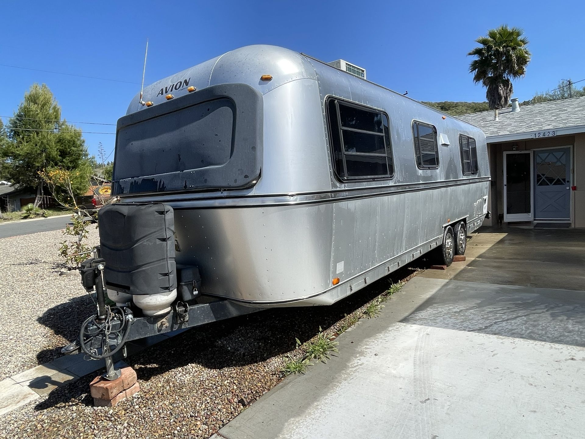 1984 Avion travel Trailer 30p