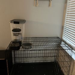 Big sized kennel+food and water bowls 