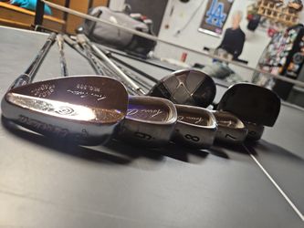 Golf Clubs.Cleveland Irons 6-9 PW and + Calloway 5 Hybrid. Still Putter Included