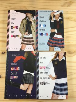 MIXED LOT 4 GALLAGHER GIRLS SERIES BY ALLY CARTER 4 Paperback School Leaders