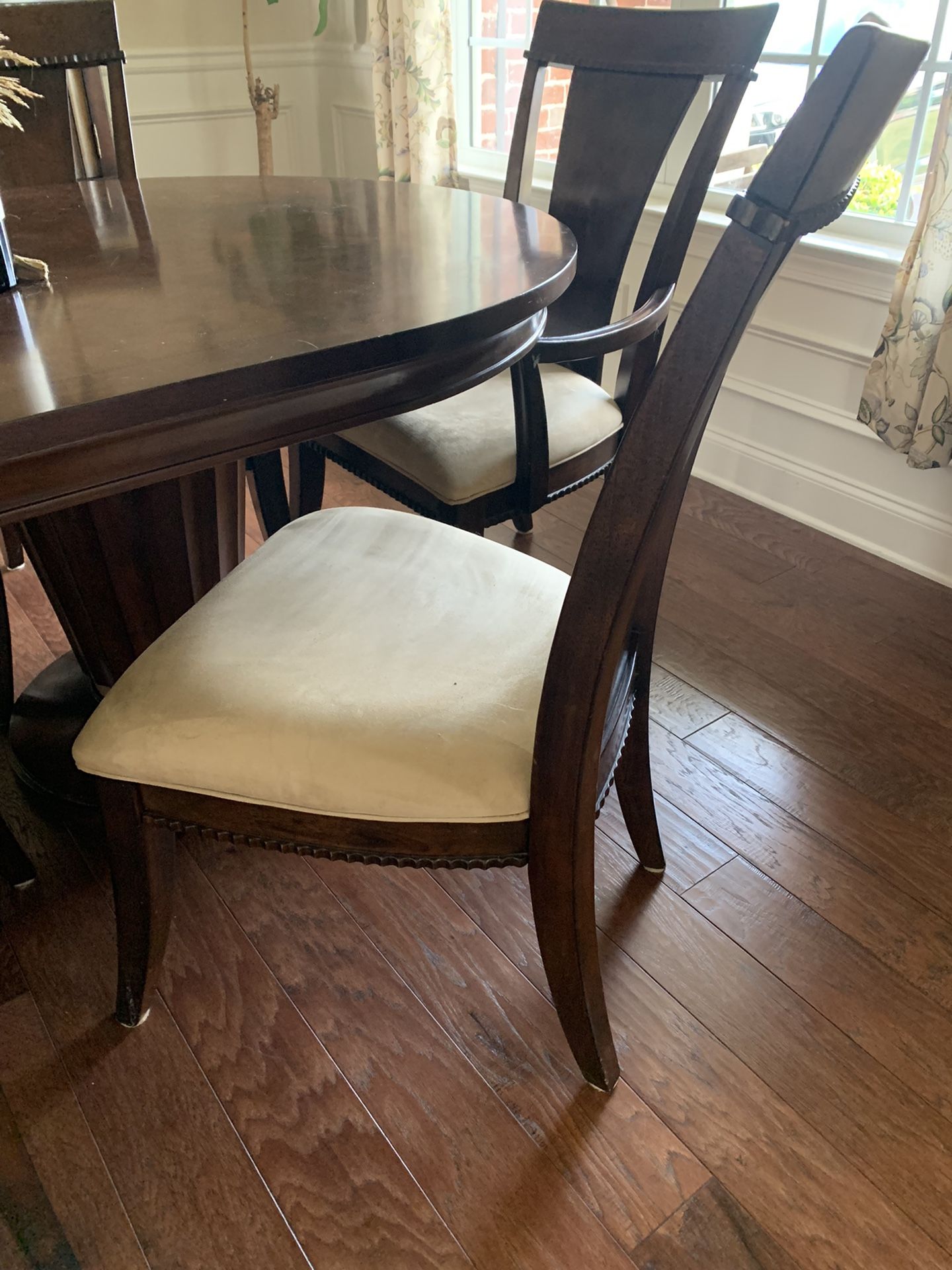 Like New Dining Room Set