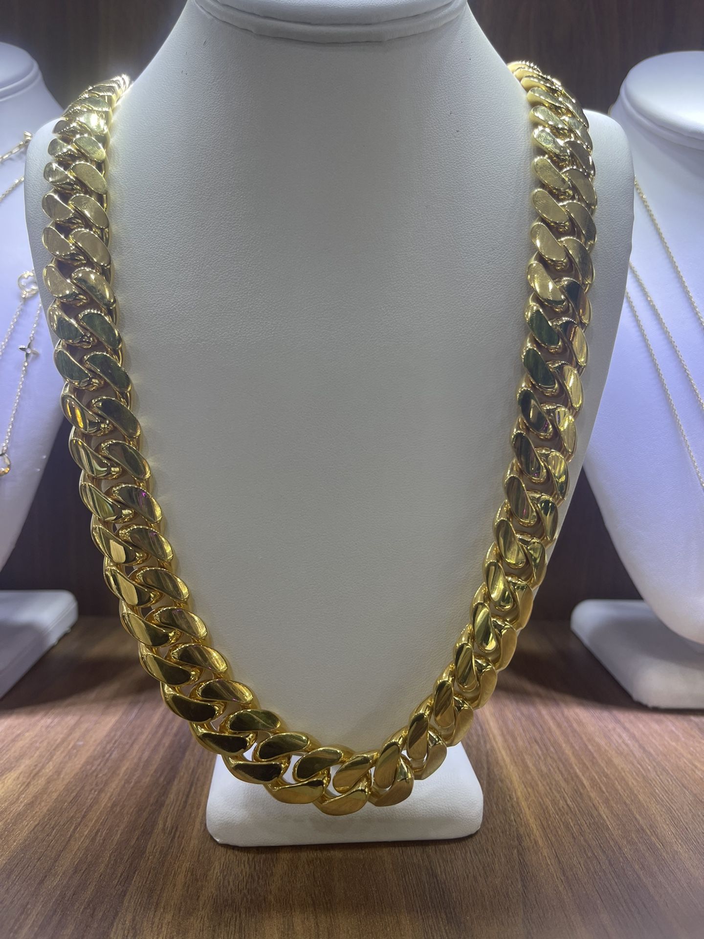 New Cuban Link Chain 10k yellow gold 646.7 grams 31 inches.