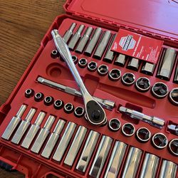 Milwaukee 3/8 Drive SAE/Metric Ratchet Socket Mechanics Tool Set