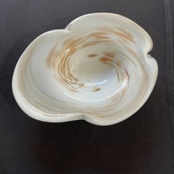 Murano-style White Glass Dish with Gold Sparkle Swirl Pattern