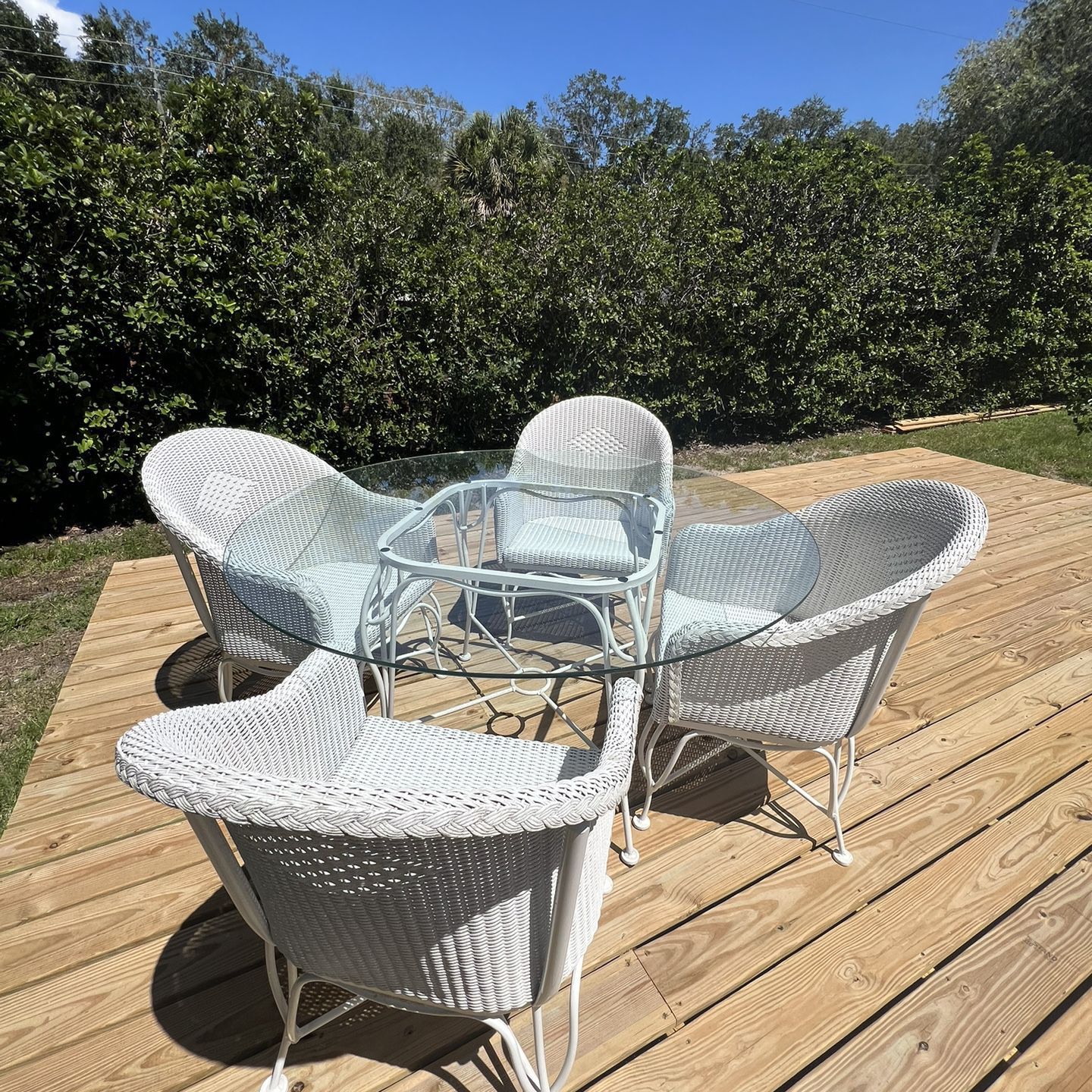 4 Person Patio Dining Set - Like New 
