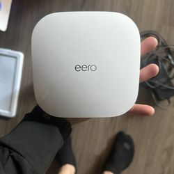 2x Eero 6 pro Plus 1 Eero Beacon 