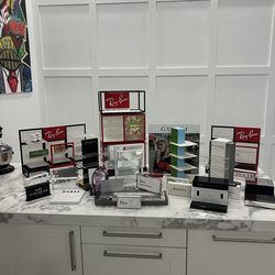 Optical lens business sunglasses/eyeglasses, display cases - Excellent  Condition