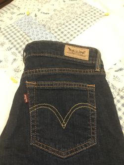 Levi shorts size 28