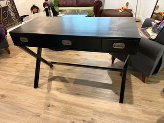 Black Desk