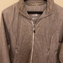 Ladies North face Light Jacket. Silver 