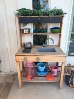Outdoor mud kitchen- toys included - MOVING SALE