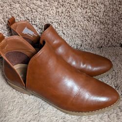 Universal Thread Ankle Boots 7.5