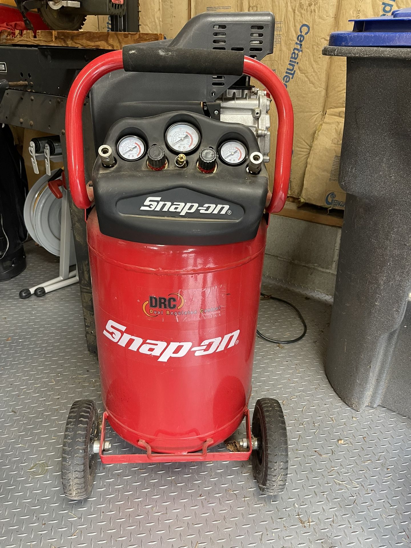 Snap On 20 Gallon Air Compressor W/ Accessories